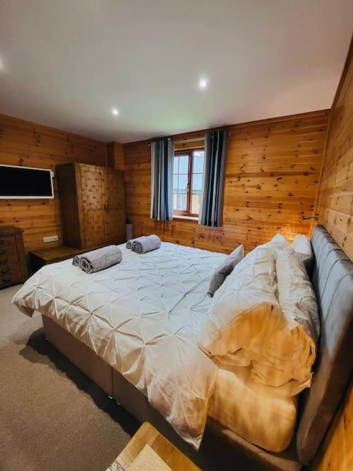 Artro Lodge Luxury 3 Bedroom, 3 Bathroom & Hot Tub Llanbedr  Kültér fotó